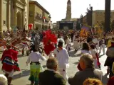 Miles de personas disfrutan de las fiestas del Pilar en pleno centro de Zaragoza.