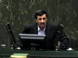 El presidente iraní, Mahmud Ahmadineyad, presenta sus nuevos candidatos a formar parte del gabinete de Gobierno.