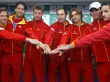 La selección española de Copa Davis: el entrenador Francis Roig; los tenistas Verdasco, Ferrero; el capitán Albert Costa, Ferrer, Nadal y Feliciano, de izda a dcha.