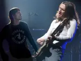 John Frusciante, a la derecha, durante una actuación de Red Hot Chili Peppers.