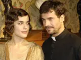 Adriana Ugarte y Rodolfo Sancho, caracterizados como Victoria y Ángel en 'La Señora'.