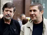 Fotografía de archivo del 21/05/09 del ex portavoz de Batasuna, Arnaldo Otegi (d), junto al ex secretario general del sindicato LAB Rafa Díez (i), dos de los procesados.