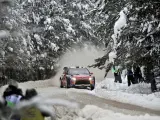 El piloto español Dani Sordo conduce su Citroen C4 WRC en Suecia.