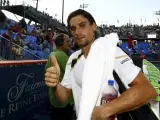 El tenista alicantino David Ferrer saluda en una foto de archivo