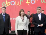 Un acto de campaña del Partido Laborista, con la presencia de su líder, Gordon Brown (derecha).