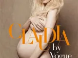 Claudia Schiffer desnuda, muestra su embarazo en la portada alemana de 'Vogue'.