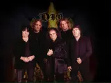 Dio, en el centro, vocalista del grupo del mismo nombre y también de Black Sabbath.