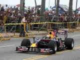 Jaime Alguersuari conduce su Red Bull.
