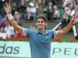 Roger Federer, número 1 del mundo, celebra su triunfo ante su compatriota Stanislas Wawrinka.