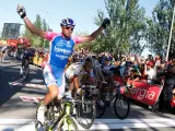 El ciclista italiano Alessandro Petacchi (Lampre) se impone al esprint, en la séptima etapa de la Vuelta a España.