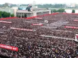 Ciudadanos norcoreanos en la Plaza Kim Il Sung en Pyongyang en un acto contra EE UU y Corea del Sur.