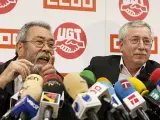 Los secretarios generales de CCOO, Ignacio Fernández Toxo (d), y de UGT, Cándido Méndez.