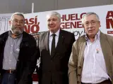 Cándido Méndez, secretario general de UGT y Ignacio Fernández Toxo, de CC. OO., acompañado del presidente de los sindicatos alemanes.