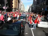 Centenares de sindicalistas han bloqueado la Gran Vía.