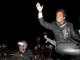 Toni Elías celebra el campeonato de Moto 2 con sus paisanos, en Manresa.