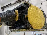 Imagen de la construcción del satélite español Hispasat 1B, que ha sido lanzado este miércoles desde la Guyana Francesa.