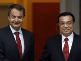 El presidente Jose Luis Rodriguez Zapatero, saluda al viceprimer ministro chino Li Keqiang.