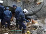 Un equipo de rescate se prepara para recuperar un cadáver en la localidad de Rikuzentakata, en la prefectura de Miyagi, Japón.