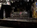 El interior del CBGB tras su cierre, con el escenario al fondo.