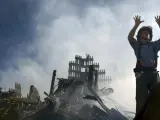 Un bombero trabaja en las ruinas del WTC, el 11-S de 2001.