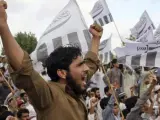 Seguidores de Jamaat-ud-Dawa (JUD) se manifestan en Karachi, Pakistán, en contra del ataque que acabó con la vida de Osama bin Laden.