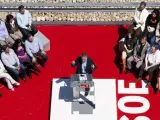 El vicesecretario general del PSOE y ministro de Fomento, José Blanco (c), durante su participación en un acto electoral en Cuenca.