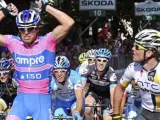 Alessandro Petacchi supera en el esprint a Mark Cavendish en un final muy polémico en la segunda etapa del Giro de Italia.