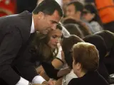 Los Príncipes de Asturias dan el pésame a los familiares de las víctimas del terremoto de Lorca, durante el funeral celebrado en el recinto ferial de Santa Quiteria.