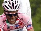 Alberto Contador, líder del Giro de Italia, durante la subida al Zoncolán.