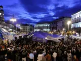 A pesar del 'estado de retirada', la gente seguía acudiendo a las asambleas, sobre todo tras los acontecimientos desarrollados en Valencia, donde la Policía intervino contra los 'indignados' que se manifestaron frente al parlamento regional. Tras la asamblea, tal y como hicieron el día anterior, los acampados de Sol fueron a protestar al Congreso de los Diputados (9 de junio).