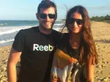 Iker Casillas y su novia, Sara Carbonero, en la playa brasileña donde pasan sus vacaciones.