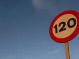 Señal de 120 km/h.