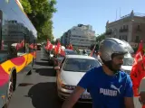 La Caravana De Coches De Mercasevilla Atraviesa La Ciudad.