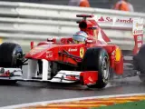 Fernando Alonso, piloto de Ferrari, durante los entrenamientos libres del Gran Premio de Bélgica, en Spa.