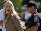 La actriz Daryl Hannah, en el momento de su detención frente a la Casa Blanca, en Washington (EE UU).
