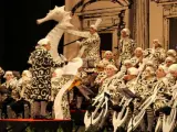 El coro de carnaval 'Allegro Molto Vivace' actuando en Gran Teatro Falla