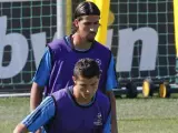 Ronaldo y Khedira, entrenando.