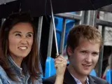 Pippa Middleton, hermana de la duquesa Catalina de Inglaterra, arruga el gesto por la lluvia durante el Torneo de Queen's Club de Londres.