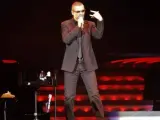 El cantante británico George Michael, durante el concierto que ofreció en el Palacio de los Deportes de Madrid.