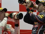 Vettel (derecha) y Button (izquierda), en el pdio.
