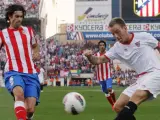 Una acción durante el Atlético-Sevilla de Liga.