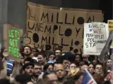 Protestas de miembros del movimiento 'Occupy Wall Street', en EE UU. Una protesta que ya ha logrado traspasar fronteras y llegar a Canadá, donde se han convocado manifestaciones en el centro financiero de Toronto.