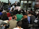 Decenas de estudiantes se encerraron en la Facultad de Geografía e Historia de la Universidad de Barcelona, en una de las acciones previas a la manifestación del 15 de octubre.