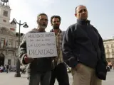 Luis Fernández, Ignacio Martínez y Juan Sánchez (de izda a drcha), en la Puerta del Sol de Madrid.
