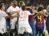 Tangana en el Barça - Sevilla con Frederic Kanouté y Cesc Fábregas como protagonistas.