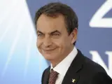 El presidente del Gobierno español, José Luis Rodríguez Zapatero, sonríe en el G20 en Cannes (Francia).