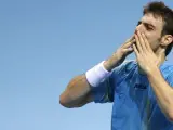 El tenista Marcel Granollers celebra su victoria sobre el argentino Juan Mónaco en la final del Open 500 de tenis de Valencia.