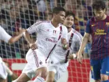 Thiago Silva celebra el tanto del empate en el Barça - Milan junto a un Cesc cabizbajo.