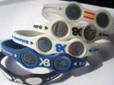 Una muestra de unas pulseras de Power Balance.