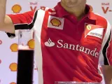 Felipe Massa brinda con la prensa.